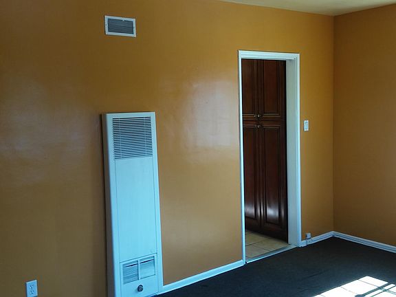 2nd image of 529 E Queen St #4