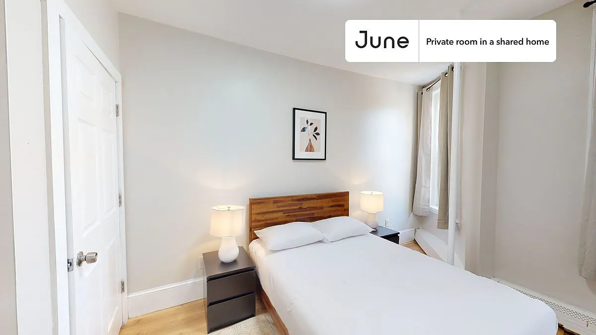 Full bedroom in 5 bed/2 bath home in Brighton #1403 E — Photo 1