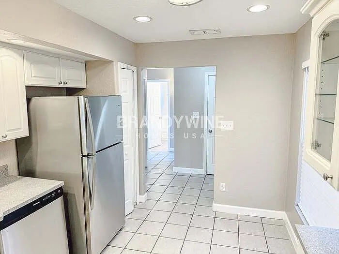 220 Bonnie Glen Ln — Photo 9