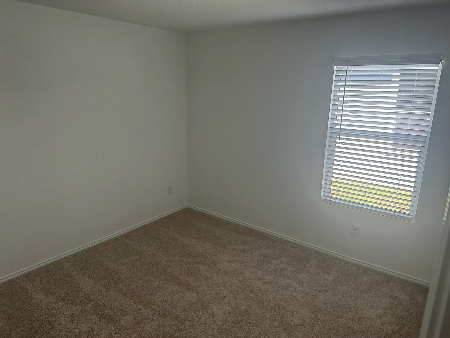 3 bed, 1264 sqft, $2,100 — Photo 4
