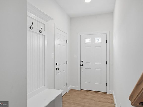 4th image of 76 Potomac Ct