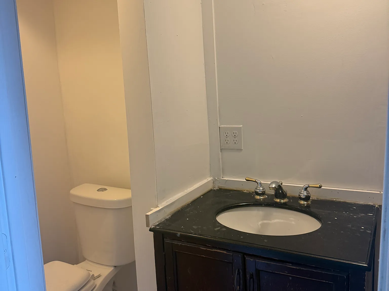 5 bed, 1900 sqft, $3,100 — Photo 2