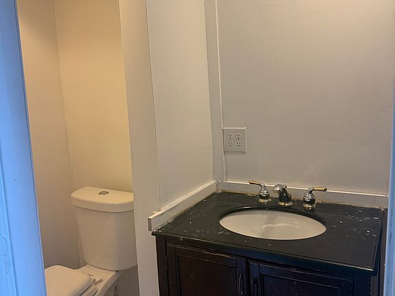 2nd image of 875 1/2 Main St #1