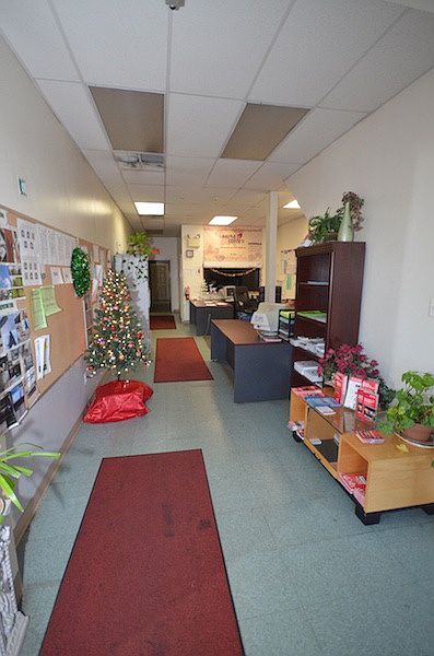 2nd image of 6790 Market St