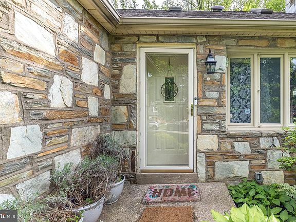 2nd image of 534 Pinney Rd