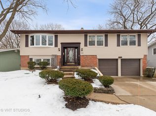 2009 E Parkview Cir, Hoffman Estates, IL 60169