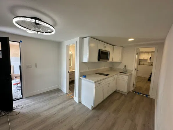 811 Earth Dr, Vista, CA