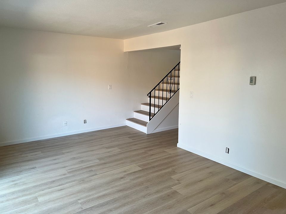 2nd image of 260 Hickory St #262
