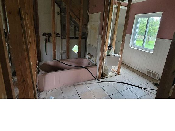 4th image of 28391 Rollcrest Rd