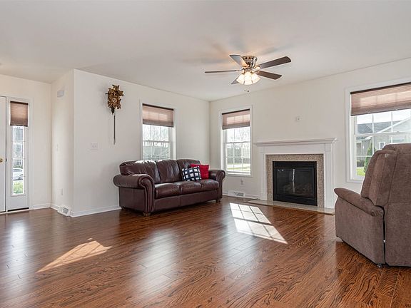 3rd image of 28 Dormie Ave