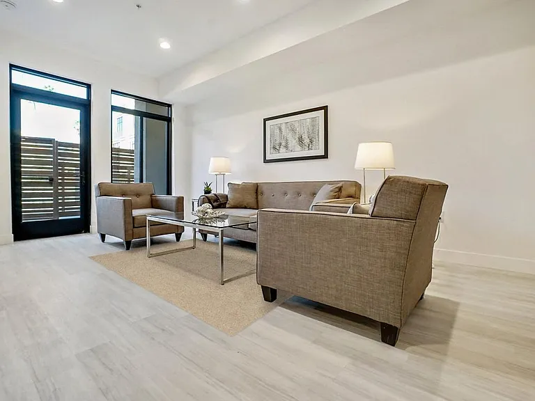5420 Yolanda Ave — Photo 11
