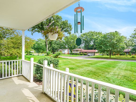 3rd image of 3234 Moraine Dr