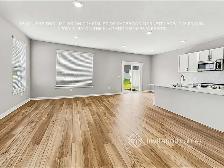 786 Mickelson Way — Photo 5