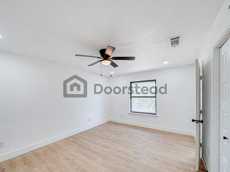 5204 Blue Valley Ct — Photo 8