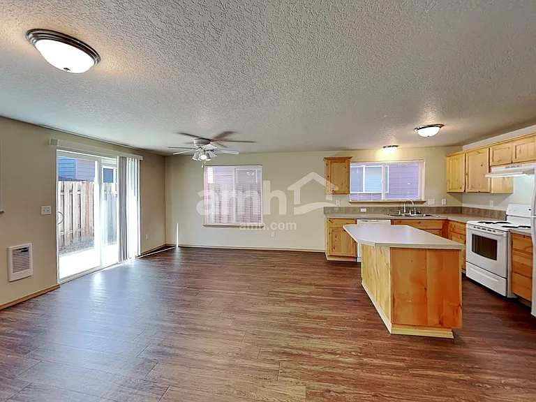 467 Whitney Dr — Photo 6