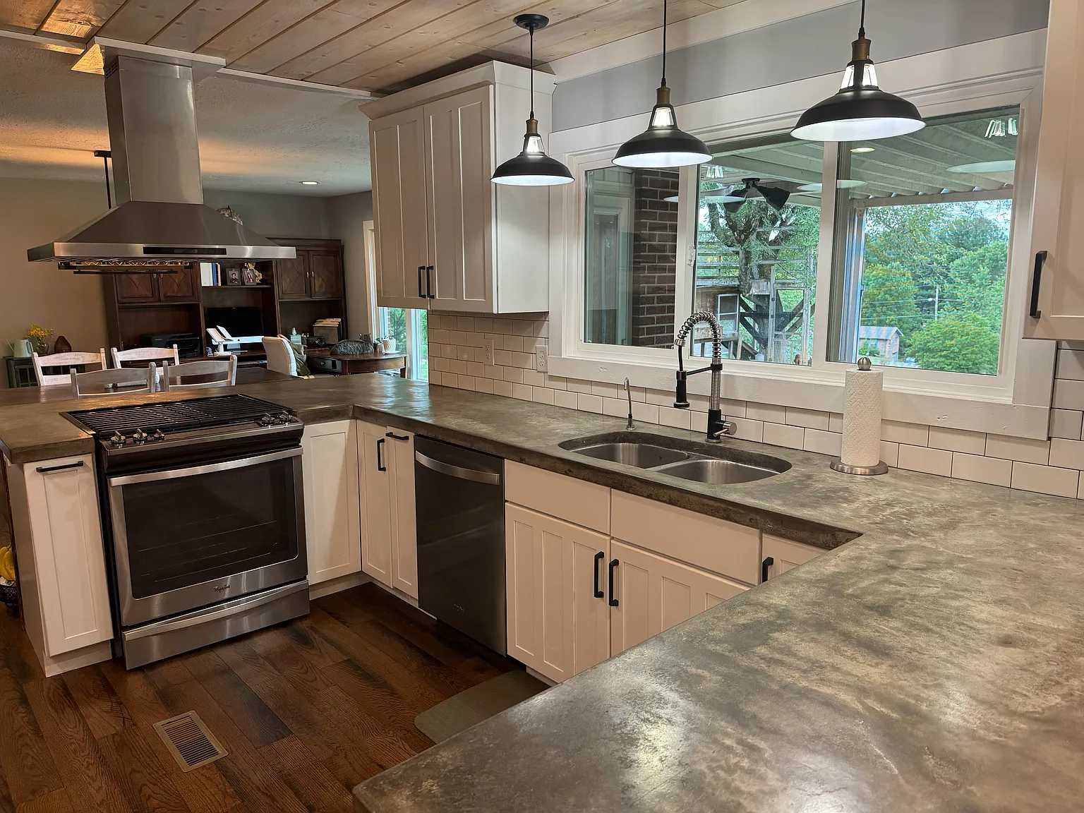 3 bed, 2050 sqft, $2,800 — Photo 3