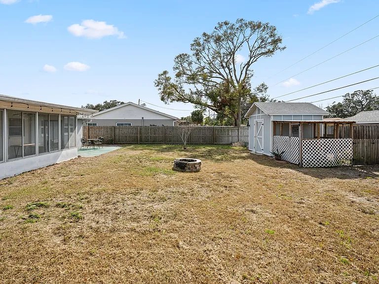 1712 Thomas Dr — Photo 18