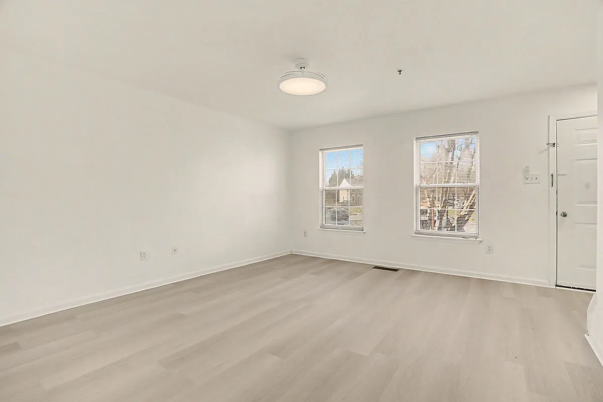 Building Photo - 14805 Strawberry Ln