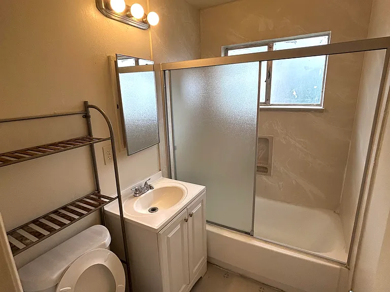 676 Berry Ave — Photo 2