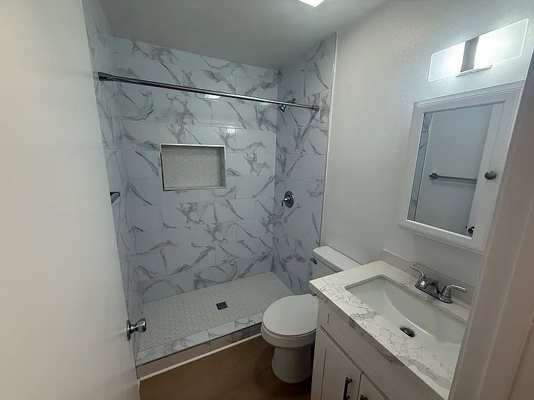 170 S Laurel St #6 — Photo 6