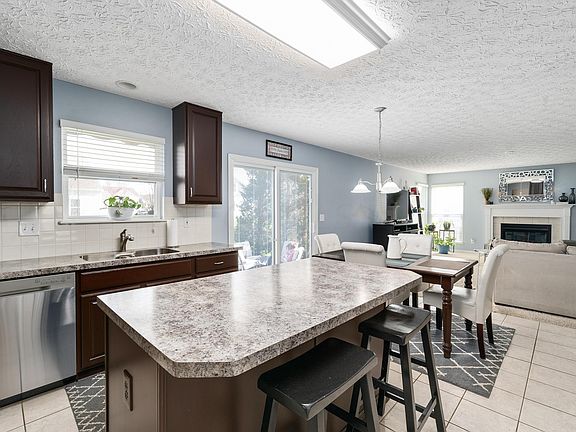 5th image of 946 Sandrock Ave