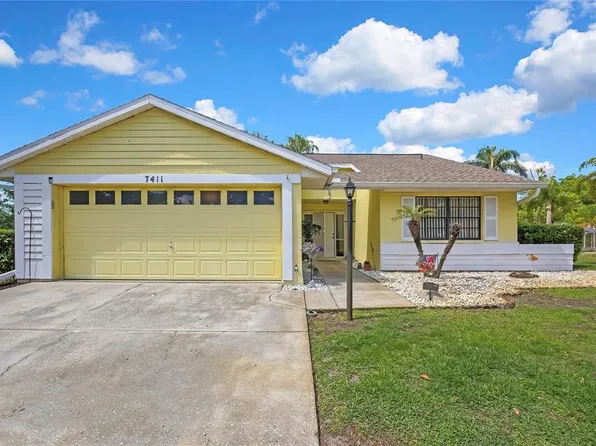 7411 Baltusrol Dr, New Port Richey, FL 34654
