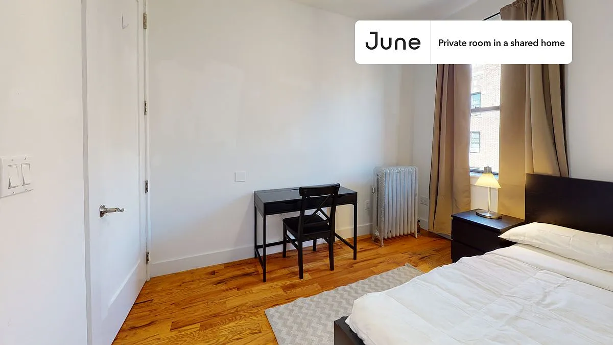 Queen bedroom in 5 bed/2 bath home in Prospect Lefferts Gardens #485 E — Photo 2