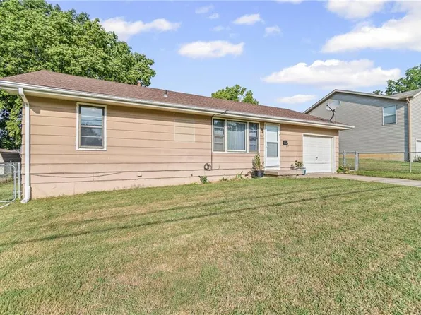 802 S Butler Dr, Harrisonville, MO 64701