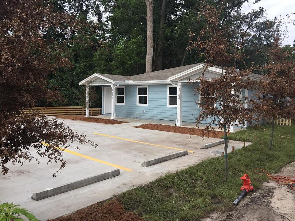 1st image of 2221 Thomas Ct