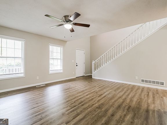 5th image of 94 Cliff Ct