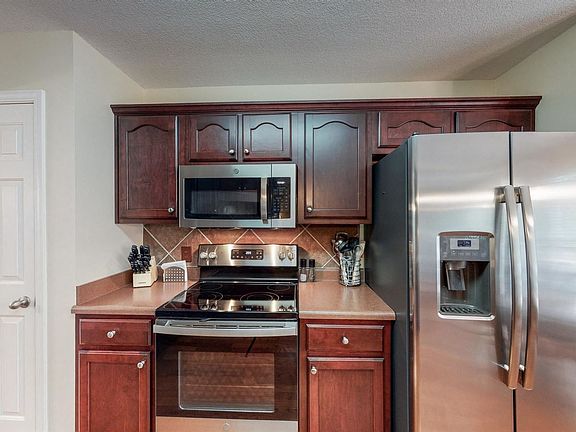 3rd image of 10508 Ashglen Cir N