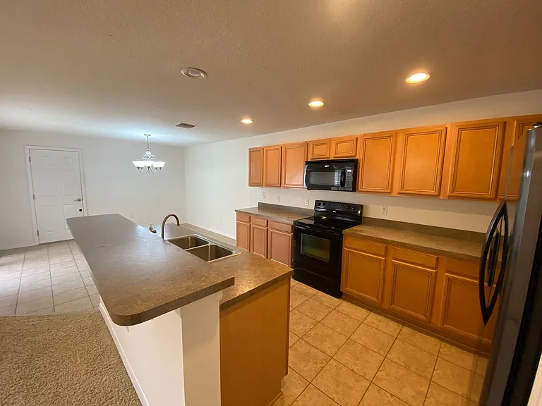 2457 Formax Dr — Photo 2