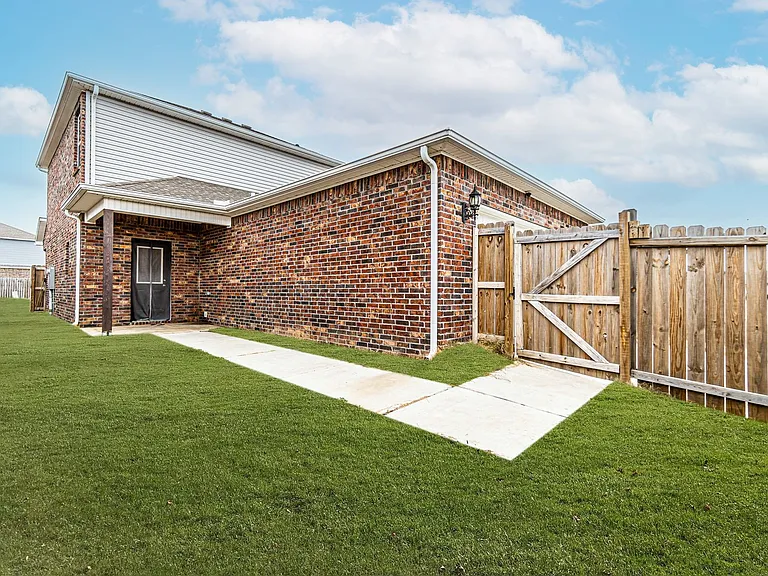 6609 Warrington Rd — Photo 3