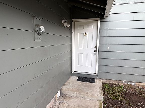 2nd image of 454 S 42nd St