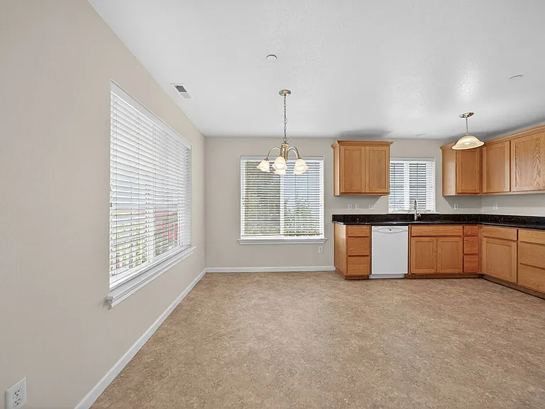 2533 Corona Ave #C — Photo 17