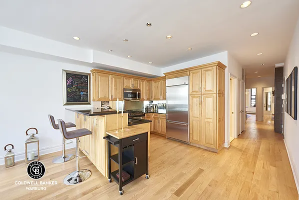 Rented by Coldwell Banker Warburg | media 11