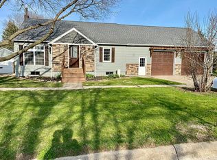 570 NE Maple Ave, Earlham, IA 50072