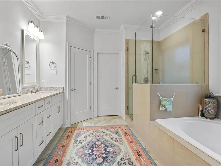 6020 Canary Dr — Photo 2