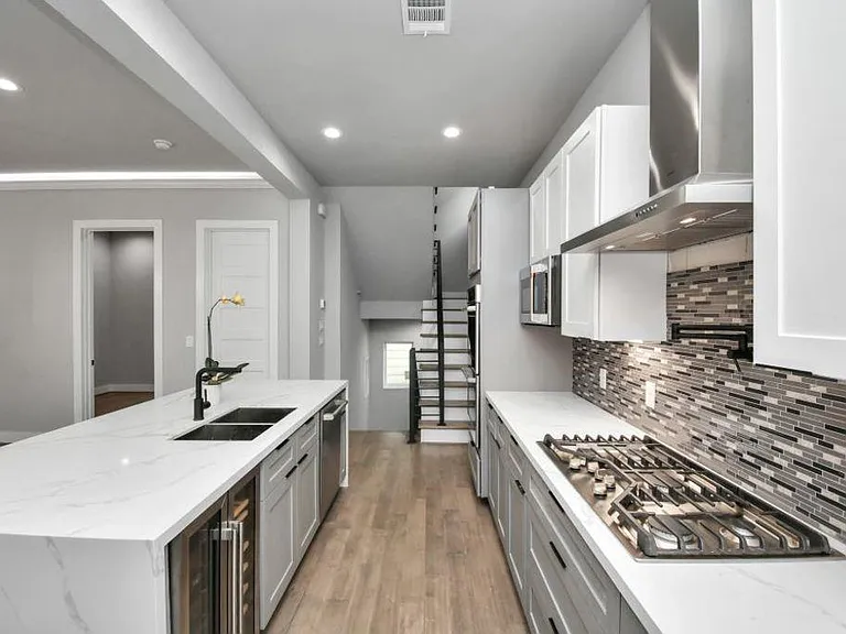 1320 Eberhard St — Photo 18