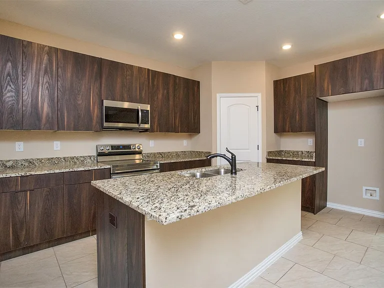 134 Canales Cir — Photo 3