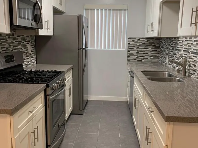 1115 N Flores St #8 — Photo 1