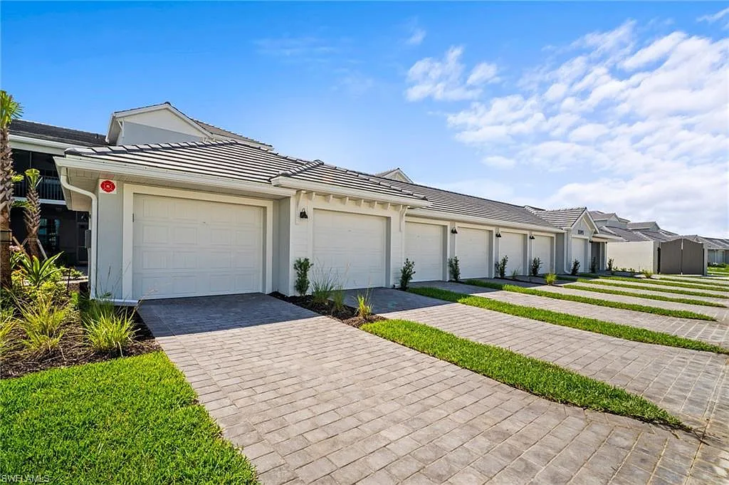2 bed, 2.0 bath, 1366 sqft, $6,000 — Photo 3