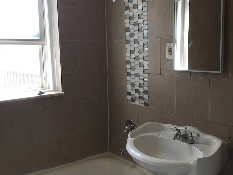 48 Carteret St #9 — photo 3 of 4