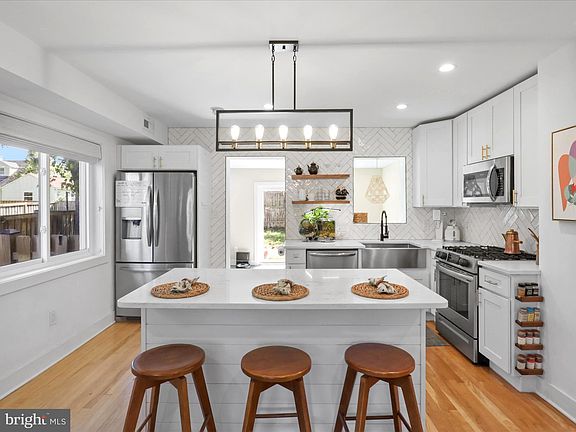 4th image of 6813 Radcliffe Dr