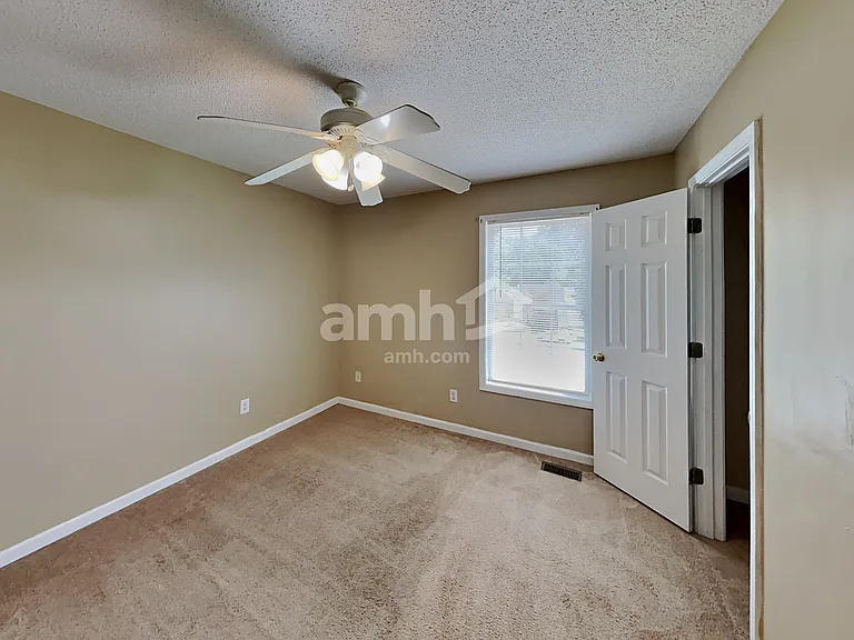 220 Remington Ct — Photo 18