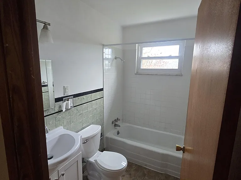 235 S Liberty St — Photo 5