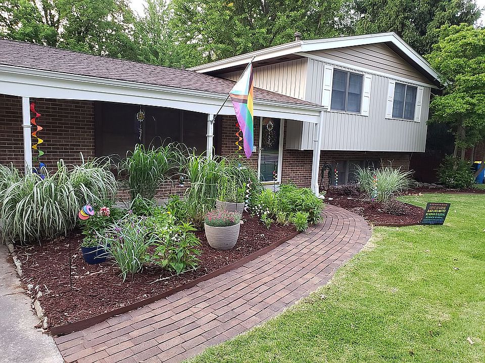 2nd image of 663 Notre Dame Ave