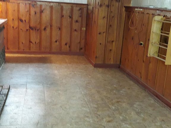 2nd image of 634 Cambridge Ave