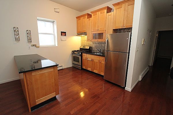 1st image of 204 15th St #3
