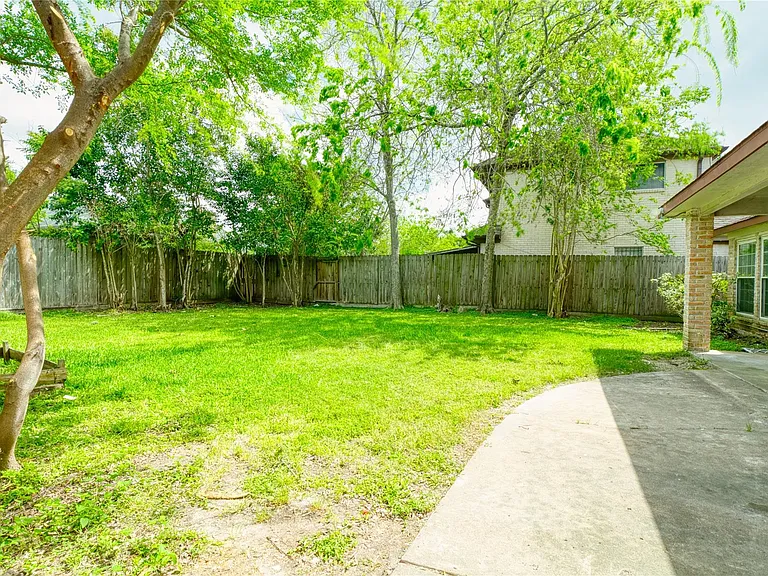 7914 Oakington Dr — Photo 30